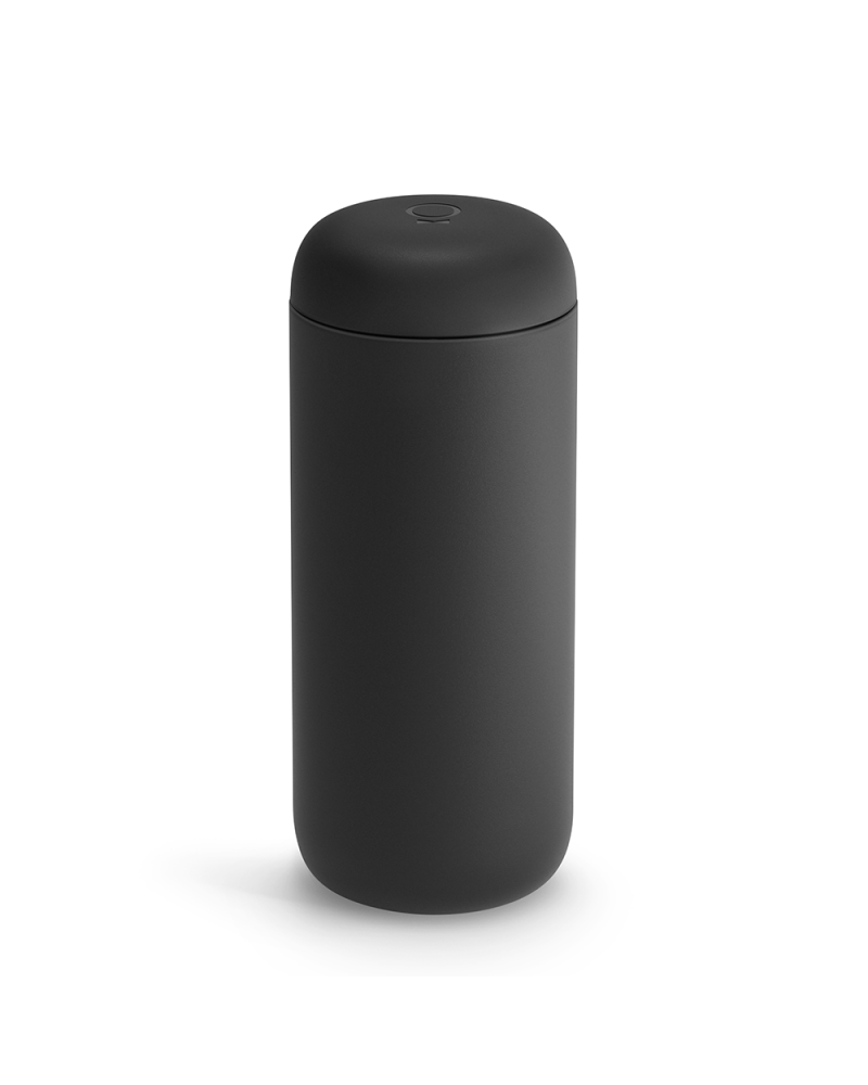 Vaso térmico Fellow Carter Move 473 ml negro mate con tapa cerrada