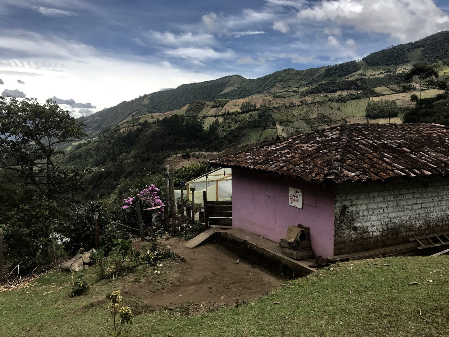 Finca tradicional comunidad Inga en ladera de Nariño Colombia