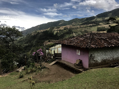 Finca tradicional comunidad Inga en ladera de Nariño Colombia